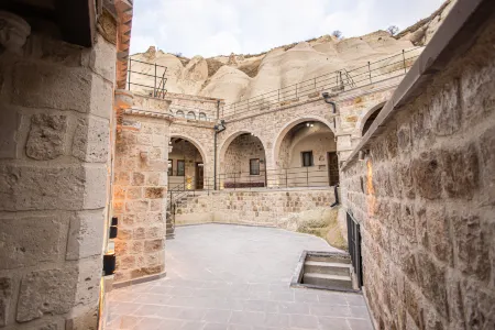 Majestic Cave House Отели рядом с достопримечательностью «Airport Transfer Company»