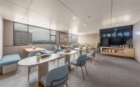 quanyihotel Отели в г. Цюйцзин