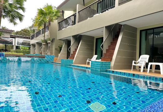 1. 푸켓의 자야 풀..