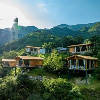 GuanguanDi The hotel on the cliff Hotel berhampiran Shangri-La Tiger Leaping Gorge