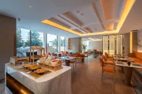 Yilong Hotel (Xishuangbanna Jinghong Branch)