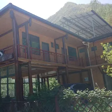 Qingchuan golden autumn Garden hostel