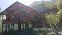 Qingchuan golden autumn Garden hostel - balcony