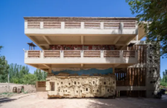 The Ruins Garden Homestay (Mingsha Mountain Crescent Spring Scenic Area Branch) Hotel a 