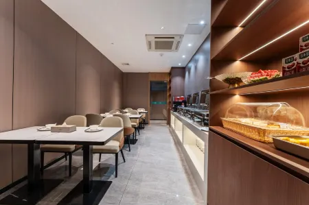 Guangzhouchangzhoudaorongyuan Отели рядом с достопримечательностью «Guangdong University of Foreign Studies (South Campus)»