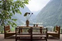 Front Yard Back Yard Snow Mountain Hot Spring Homestay (Hailuogou Glacier Forest Park) - 신규