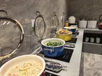 Weiting Hotel (Shanghai People's Square Subway Station Changzheng Hospital Branch)