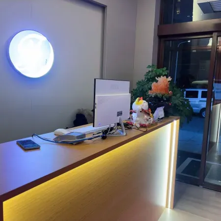 Too Wise Hotel Отели рядом с достопримечательностью «Телебашня Дракона»