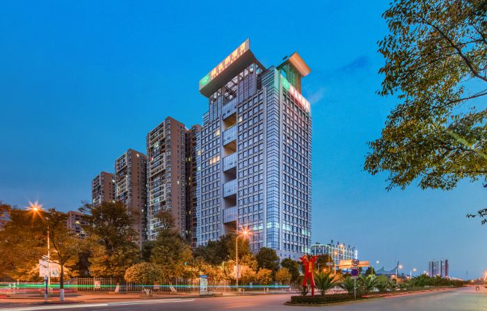 Vienna Hotel (Qujing High Speed Railway Station Wuguanyi Center)