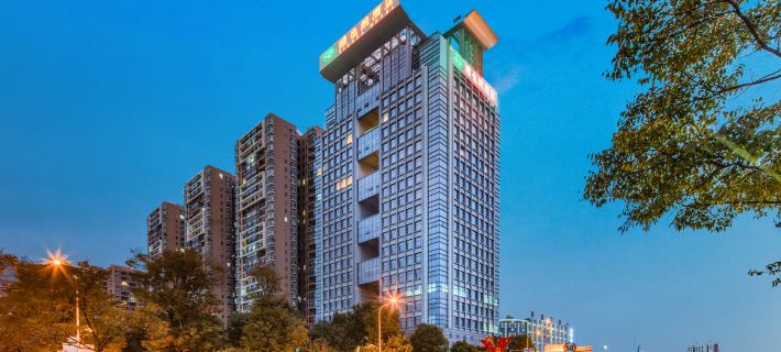 Vienna Hotel (Qujing High Speed Railway Station Wuguanyi Center) Hotels in Qujing