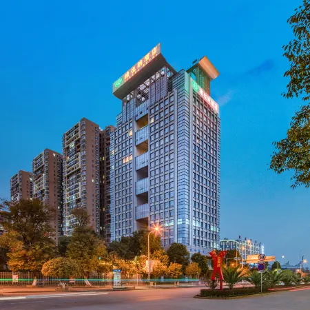 Vienna Hotel (Qujing High Speed Railway Station Wuguanyi Center)