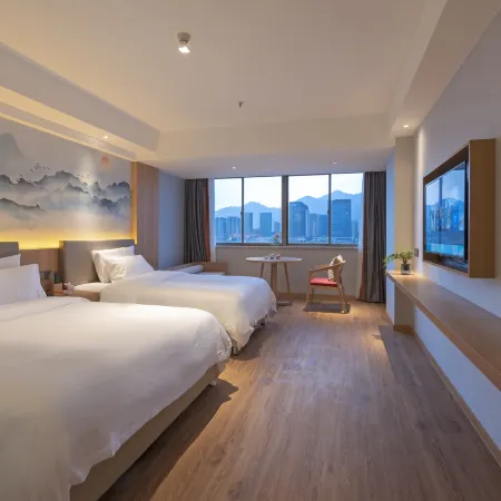 Kaiyuan Manju Hotel (Tonglu Fuchunjiang Guomao) Отели рядом с достопримечательностью «Дружественная больница Чунцзян-Роуд (отдел Чунцзян-Роуд)»