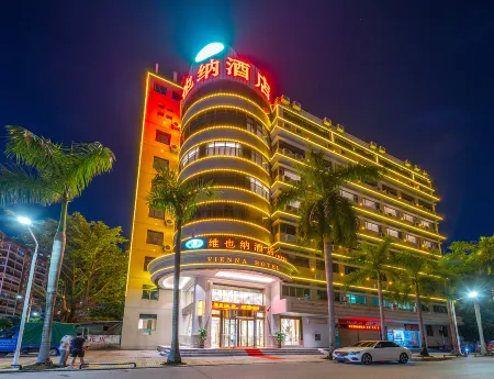 Vienna Hotel (Qingyuan Shunying Times Square City Hall Branch) Отели рядом со станцией Qingyuan Railway Station