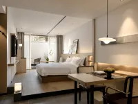 SFEEL Designer Hotel (Leshan Zhanggongqiao Food Street)