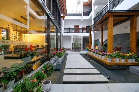 Zhoushe Huameishi Homestay (Yongzhou Lingling Ancient City Branch) Отели рядом со станцией Lingling Railway Station