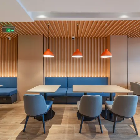 Holiday Inn Express YANGQUAN CITY CENTER by IHG Отели в г. Янцюань