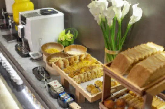 Dingshiju Crystal Hotel (Hongqiao Railway Station National Convention and Exhibition Center)