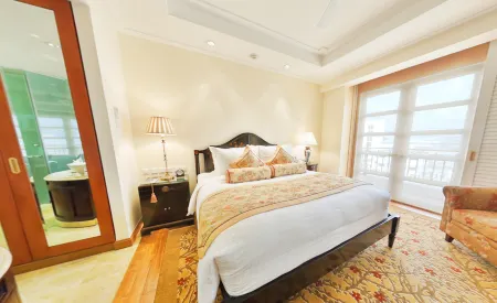 Indochine Palace Отели рядом с достопримечательностью «Tomb of Dục Đức»