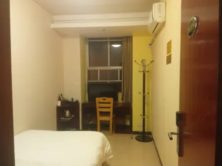 Tongfu Hotel Отели рядом с достопримечательностью «Chaoyangyan»