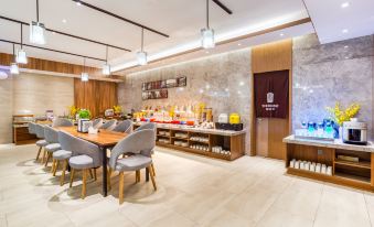 Homeinn Plus Hotel (Changchun Exhibition Center Century Square)
