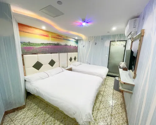 Huzhong Hotel Hotels near Tangzhen Station