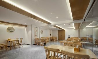 Feiyu Linda Hotel (Chongqing Yongchuan High-speed Railway East Station Xinglonghu Branch)