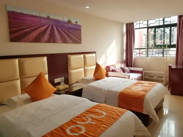 진펑 비즈니스 호텔（중산 온천 싼샹 이자이）