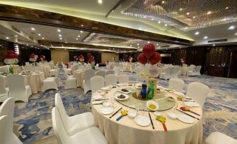 Zhenbao Holiday Hotel (Nanjing Fengtai South Road)