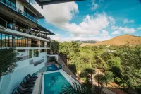 Skylodge Resort
