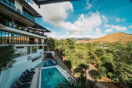 Skylodge Resort Отели рядом с достопримечательностью «Сиет Пекадос»