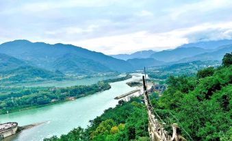 7 Days Premium Hotel (Dujiangyan Yingbin Road High-Speed Railway Station)
