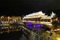 Fenghuang Yunqiao Free River View Boutique Homestay (Fenghuang Ancient City Yunqiao Branch) - Mountain view