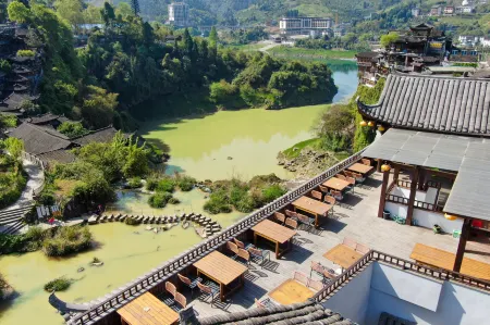 Wangcun Caotang Inn (Furong Town Waterfall)