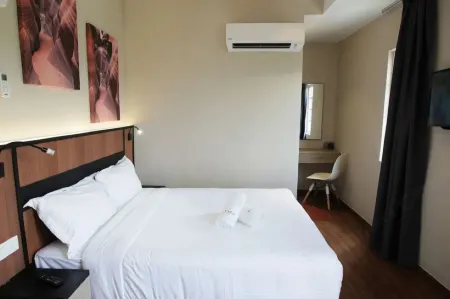 Monaco Hotel Отели рядом с достопримечательностью «Таман Тасайк Сайберджая / Сайберджая Лейк Гарденс»