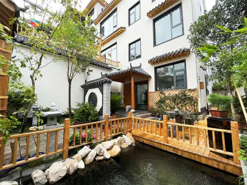 Banyueyi Homestay (Laojunshan Branch)