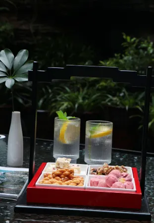 Guilin Linzhong Yayuan Liangjiang Sihu Xiangshan Shop (Originally Manxin Hotel) Отели рядом с достопримечательностью «Guilin Chuanshan Scenic Resort»