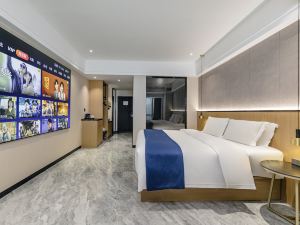 Modern Crown Hotel (Fuzhou Cangshan Wanda)