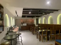 Courtyard Guesthouse Hotels in Himmafushi