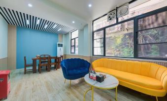 Zhuhai Romantic Full House Theme Apartment (Hengqin)