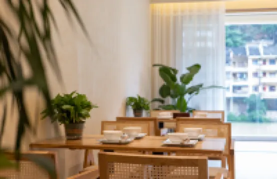 Zhenyuan Xujiu·Entering Movie View Inn فنادق في جَن يوان