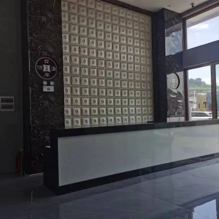Lifeng Port Hotel