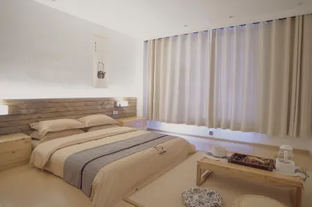 Zhuishan.Yala Minjing B&B Отели рядом с достопримечательностью «Тагун»