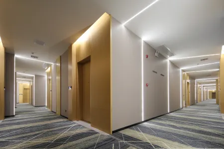 Starway Hotel (Huanggang Normal University Branch) Отели рядом с достопримечательностью «Mechanical and Electronic Engineering Department of Huanggang Polytechnic College»