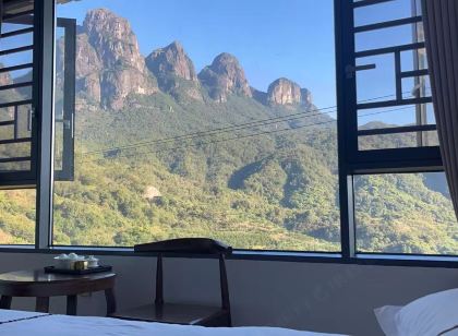 望山谷民宿（靈通山観光地）