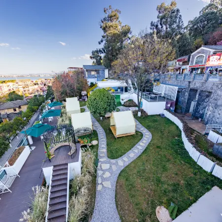 Huaqianzhu Hot Spring Hotel (Kunming Dianchi Xishan Scenic Area)