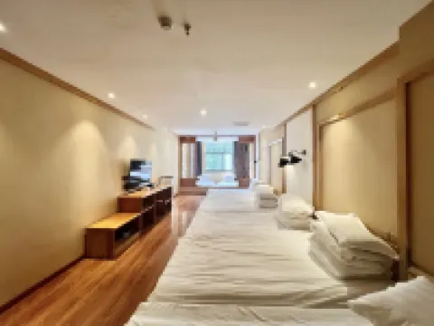 Qinling Gorge Amusement Park Homestay