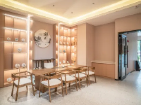 IU Hotel· Linxiang District Government Store, Lincang City