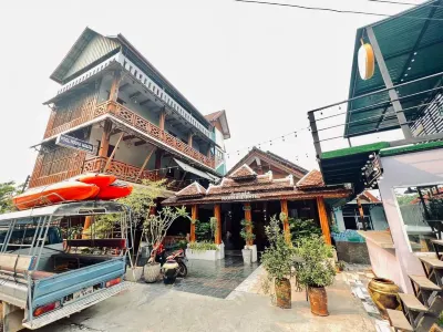 Poolhouse Hostel Hotels in Vang Vieng