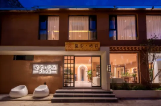 Shangri La Flowers · And You Designer Homestay