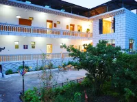 Nuoyangcang Homestay Hoteles en Diebu
